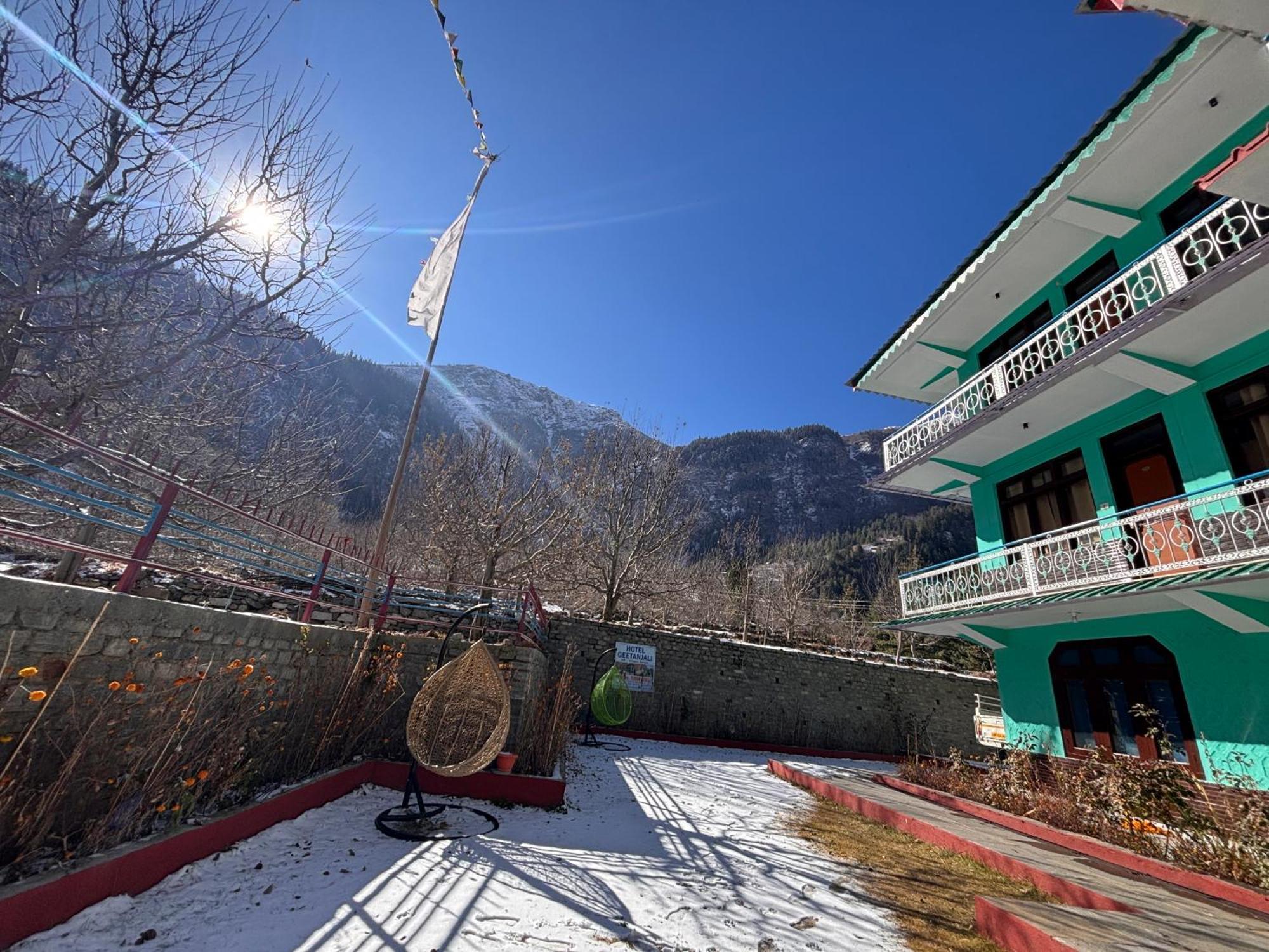 Hotel Geetanjali Sāngla エクステリア 写真